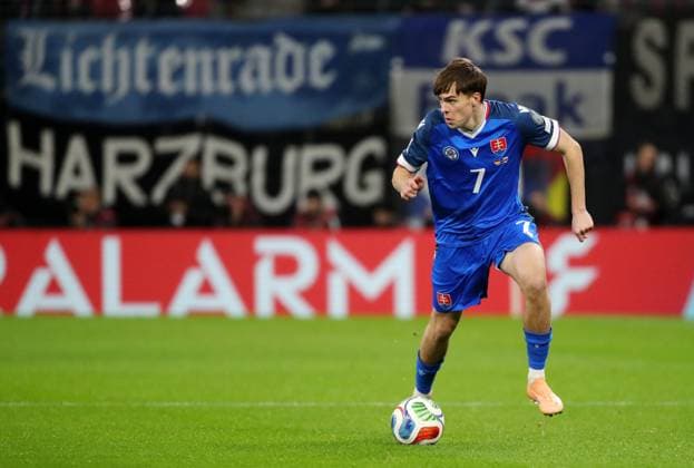GER, WM-Qualifikation, Deutschland - Slowakei 17.11.2025, Leipzig, Red Bull Arena, GER, Saison 2025, Laenderspiel, WM-Qualifikation Europa, Gruppenphase, 6.Spieltag, Gruppe A Deutschland - Slowakei im Bild Leo Sauer (Slowakei) DFL regulations prohibit any use of photographs as image sequences and or quasi-video *** GER, World Cup Qualification, Germany Slovakia 17 11 2025, Leipzig, Red Bull Arena, GER, Season 2025, Laenderspiel, WM Qualifikation Europa, Gruppenphase, 6 Spieltag, Gruppe A Germany Slovakia im Bild Leo Sauer Slovakia DFL regulations prohibit any use of photographs as image sequences and or quasi video