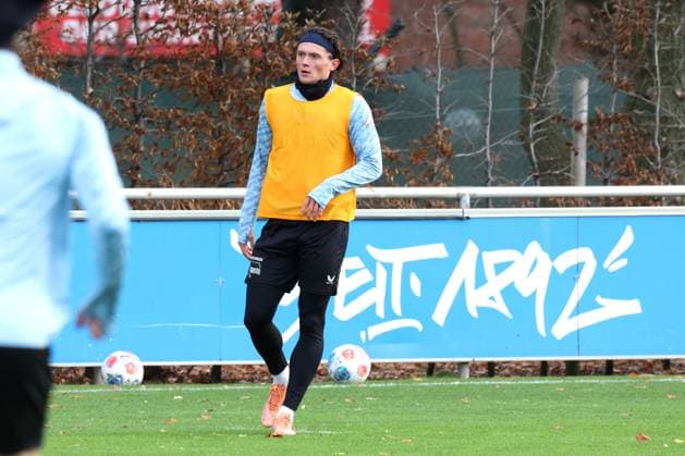 DEU, DFL, 2. FBL Hertha BSC, Training, 18.11.2025, Sportforum, Berlin, DEU, DFL, 2. FBL Hertha BSC, Training, im Bild Fabian Reese (Hertha BSC Berlin 11) DFL - regulations prohibit any use of Photographs as image sequences and or quasi-video
