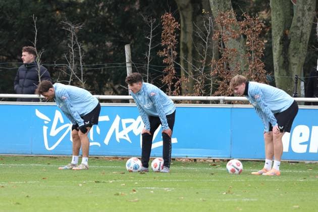 DEU, DFL, 2. FBL Hertha BSC, Training, 18.11.2025, Sportforum, Berlin, DEU, DFL, 2. FBL Hertha BSC, Training, im Bild Hertha-Spielerkreis DFL - regulations prohibit any use of Photographs as image sequences and or quasi-video