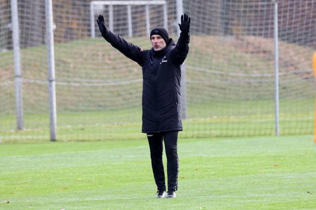 DEU, DFL, 2. FBL Hertha BSC, Training, 18.11.2025, Sportforum, Berlin, DEU, DFL, 2. FBL Hertha BSC, Training, im Bild Cheftrainer Stefan Leitl (Hertha BSC Berlin) DFL - regulations prohibit any use of Photographs as image sequences and or quasi-video