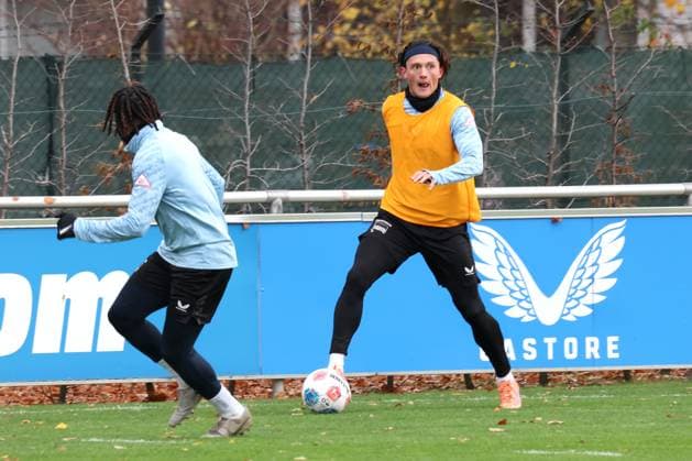 DEU, DFL, 2. FBL Hertha BSC, Training, 18.11.2025, Sportforum, Berlin, DEU, DFL, 2. FBL Hertha BSC, Training, im Bild Fabian Reese (Hertha BSC Berlin 11), Deyovaisio Zeefuik (Hertha BSC Berlin 42) DFL - regulations prohibit any use of Photographs as image sequences and or quasi-video