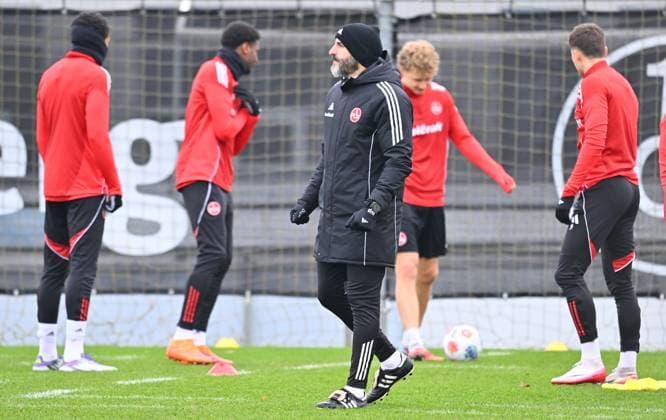 18.11.2025 - Fussball - 2. Fussball - Bundesliga - Saison 2025 2026 - 1. FC Nürnberg Nuernberg FCN ( Club ) - Training - Sportfoto Zink - xwoxzix - Javier Pinola (Co-Trainer 1. FC Nürnberg FCN )