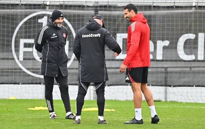 18.11.2025 - Fussball - 2. Fussball - Bundesliga - Saison 2025 2026 - 1. FC Nürnberg Nuernberg FCN ( Club ) - Training - Sportfoto Zink - xwoxzix - Javier Pinola (Co-Trainer 1. FC Nürnberg FCN ) Dominik Schmitt (Übergangstrainer 1. FC Nürnberg FCN ) Adriano Grimaldi (33, 1. FC Nürnberg FCN )