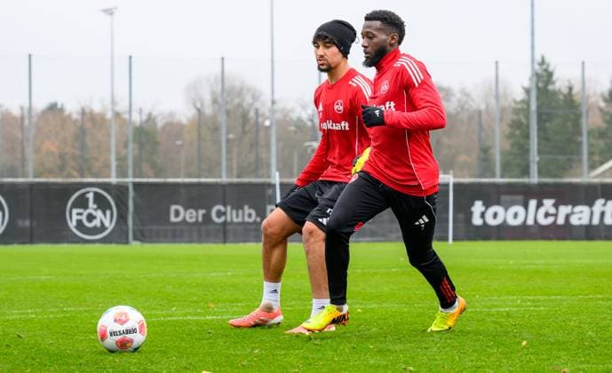 18.11.2025 - Fussball - 2. Fussball - Bundesliga - Saison 2025 2026 - 1. FC Nürnberg Nuernberg FCN ( Club ) - Training - Sportfoto Zink - xwoxzix - Ayoub Chaikhoun (17, 1. FC Nürnberg FCN ) Mickael Mickaël Biron (7, 1. FC Nürnberg FCN )