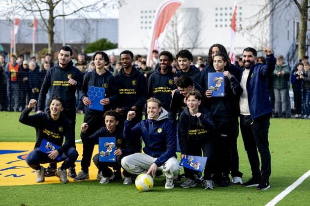 GORINCHEM - Frenkie de Jong during the opening of a Cruyff Court at the i_campus. Because the footballer won the Johan Cruyff Prize in 2019, he was allowed to choose a location for a new Cruyff Court. ANP ROBIN VAN LONKHUIJSEN xVIxANPxSportx xxANPxIVx 542414110 originalFilename: 542414110.jpg