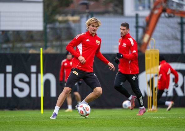 Fußball, Herren, Saison 2025 2026, 1. Bundesliga, 1. FC Union Berlin, Training, v. l. Tom Rothe (1. FC Union Berlin), Andrej Ilic (1. FC Union Berlin), 18.11. 2025, Copyright: xMatthiasxKochx