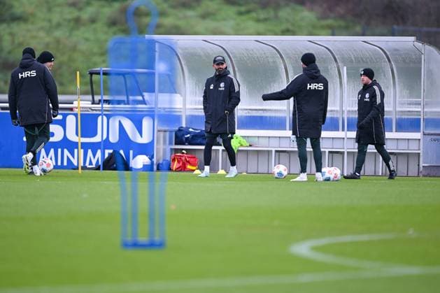 18.11.2025, Fussball, 2. Bundesliga, Saison 2025 2026, Training FC Schalke 04, Trainer Miron Muslic (FC Schalke 04) xRHR-FOTO YYx Copyright: KROEGER RHR-FOTOx RHR-FOTO YY