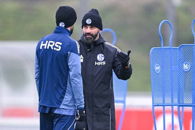 18.11.2025, Fussball, 2. Bundesliga, Saison 2025 2026, Training FC Schalke 04, Kenan Karaman (FC Schalke 04), Trainer Miron Muslic (FC Schalke 04) xRHR-FOTO YYx Copyright: KROEGER RHR-FOTOx RHR-FOTO YY