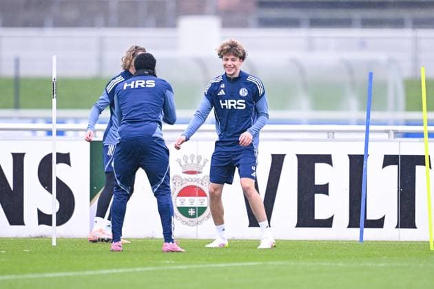 18.11.2025, Fussball, 2. Bundesliga, Saison 2025 2026, Training FC Schalke 04, Mika Karim Khadr (FC Schalke 04) xRHR-FOTO YYx Copyright: KROEGER RHR-FOTOx RHR-FOTO YY