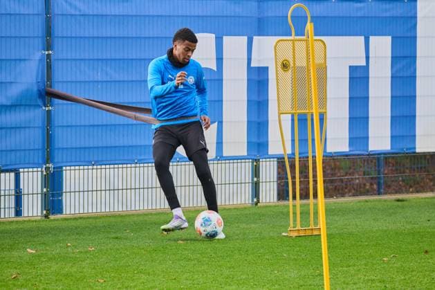 18.11.2025, Fußball, Herren, 2.BL (Bundesliga), Saison 2025 2026, Training Holstein Kiel (KSV) Andu Kelati beim Rekonvaleszenen-Training Kiel Holstein-Stadion, Projensdorf Schleswig-Holstein Deutschland