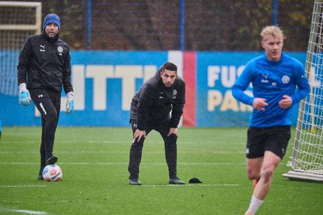 18.11.2025, Fußball, Herren, 2.BL (Bundesliga), Saison 2025 2026, Training Holstein Kiel (KSV) Trainer Marcel Rapp mit Torwarttrainer Patrick Borger (li.) Kiel Holstein-Stadion, Projensdorf Schleswig-Holstein Deutschland