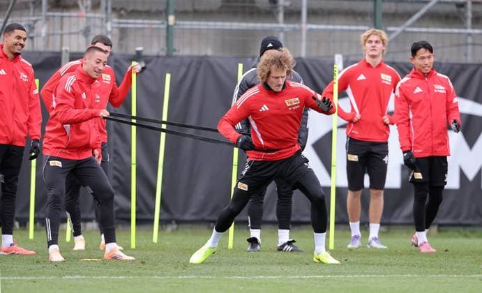 Marin Ljubicic, Alex Kral bei Übungen Fußball Fussball Training 1.Bundesliga Herren DFL Saison 2025 2026 18.11.2025 1.FC Union Berlin FCU DFL regulations prohibit any use of photographs as image sequences and or quasi-video.