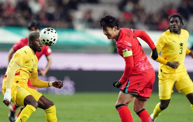Friendly football match ( South Korea vs Ghana - 20251118 ) SEOUL, SOUTH KOREA, NOV 18: Son Heung-min of South Korea National Football Team during the friendly football match match between South Korea National Football Team and Ghana National Football Team at the Seoul World Cup Stadium in Seoul, South Korea on November 18, 2025. (Editorial Use Only) Seoul the Seoul World Cup Stadium South Korea 8240_285863 Copyright: xSeokyongxLee PentaxPressx