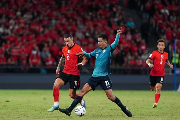 Asian cup qualify Hong Kong vs Singapore Hong Kong player Everton CAMARGO and Singapore player Safuwan BAHARUDIN during the match at Asian cup qualify of Hong Kong vs Singapore on November 18, 2025 in Hong Kong. (Photo by Ellan Mad Nexpher Images) Hong Kong