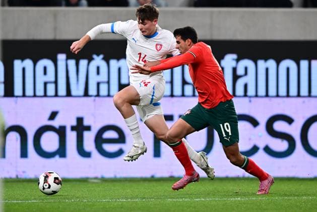 Jan Chytry of Czech Republic, left, and Tiago Parente of Portugal in action during the European Championship, EM, Europameisterschaft 2027 U21, U 21 Group B qualification match Czech Republic vs Portugal in Hradec Kralove, Czech Republic, November 18, 2025. (CTKxPhoto DavidxTanecek) CTKPhotoP2025111806523  CTKPhotoP2025111806523