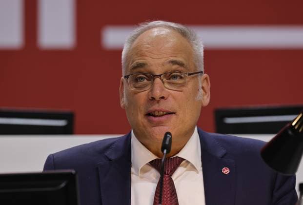 18.11.2025 - Fussball - Saison 2025 2026 - 2. Fussball - Bundesliga - Mitgliederversammlung Jahreshauptversammlung JHV 2025 - Sportfoto Zink DaMa - xdaxmax - Prof. Axel Adrian (Versammlungsleiter ) spricht zu Clubfan Clubfans FCN-Fans Fans Mitgliedern