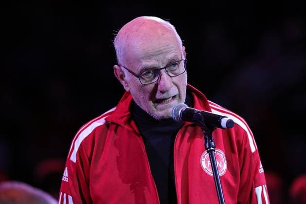 18.11.2025 - Fussball - Saison 2025 2026 - 2. Fussball - Bundesliga - Mitgliederversammlung Jahreshauptversammlung JHV 2025 - Sportfoto Zink DaMa - xdaxmax - Günther Koch (ehem. Aufsichtsratsmitglied 1. FC Nürnberg FCN ) spricht zu Aufsichtsrat, Clubfan Clubfans FCN-Fans Fans und Mitglieder