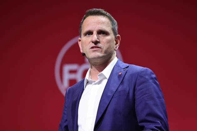 18.11.2025 - Fussball - Saison 2025 2026 - 2. Fussball - Bundesliga - Mitgliederversammlung Jahreshauptversammlung JHV 2025 - Sportfoto Zink DaMa - xdaxmax - Joti Chatzialexiou ( Vorstand 1. FC Nürnberg FCN ) spricht zu Clubfan Clubfans FCN-Fans Fans und Mitgliedern