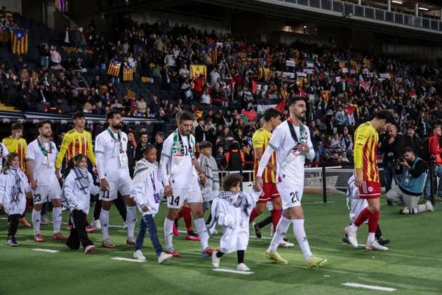 November 18, 2025, Barcelona, Barcelona, SPAIN: Players of Palestine during the International Friendly, Länderspiel, Nationalmannschaft match between Catalonia and Palestine at Estadi Olimpic Lluis Companys on November 18, 2025 in Barcelona, Spain. Barcelona SPAIN - ZUMAa181 20251118_zaa_a181_026 Copyright: xJavierxBorregox