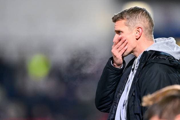 Trainer Lars Bender (Burghausen) Einzelbild, Aktion, Action, 18.11.2025, Unterhaching (Deutschland), Fussball, BFV Verbandspokal, Viertelfinale, SpVgg Unterhaching - SV Wacker Burghausen