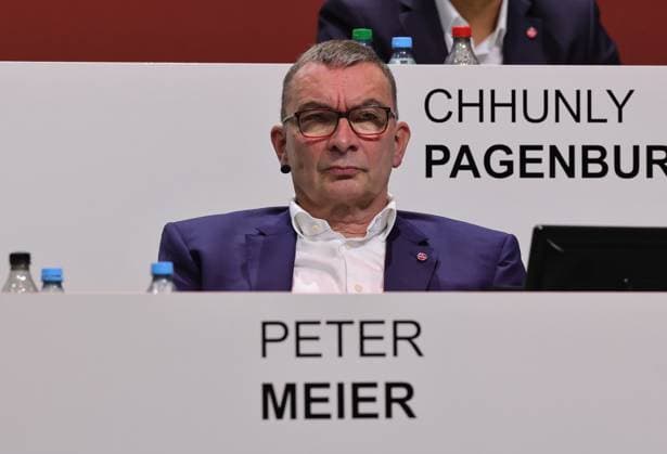 18.11.2025 - Fussball - Saison 2025 2026 - 2. Fussball - Bundesliga - Mitgliederversammlung Jahreshauptversammlung JHV 2025 - Sportfoto Zink DaMa - xdaxmax - Peter Meier (Aufsichtsvorsitzender 1. FC Nürnberg FCN ) nachdenklich