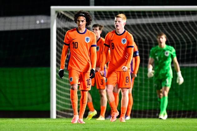 BUDAORS , 18-11-2025 , BSC Stadium , season 2025 2026 , UEFA European U21, U 21 Football 2025 , Qualifying round , match day 7 , match between Israel U21 and Netherlands U21 , picture shows Netherlands U21 player Gjivai Zechiel, Netherlands U21 player Kees Smit afte the 1-1 Israel vs Netherlands (U21) x32084479x Copyright:
