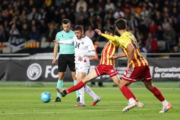 November 18, 2025, Barcelona, Barcelona, SPAIN: Ahmed Taha of Palestine in action during the International Friendly, Länderspiel, Nationalmannschaft match between Catalonia and Palestine at Estadi Olimpic Lluis Companys on November 18, 2025 in Barcelona, Spain. Barcelona SPAIN - ZUMAa181 20251118_zaa_a181_075 Copyright: xJavierxBorregox
