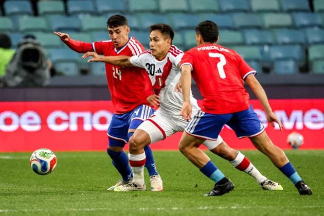 RUSSIA, SOCHI - NOVEMBER 18, 2025: Chile s Lautaro Millan, Peru s Jesus Pretell, and Chile s Marcelino Nunez (L-R) are in action in a friendly football match between the Chilean and the Peruvian men s national football teams at Fisht Stadium. Dmitry Feoktistov TASS  85773170