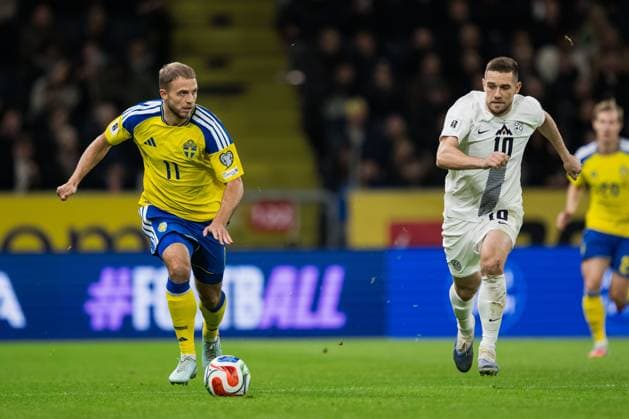 251118 Gustav Lundgren of Sweden and Timi Elsnik of Slovenia during the FIFA World Cup, WM, Weltmeisterschaft, Fussball Qualifier football match between Sweden and Slovenia on November 18, 2025 in Stockholm. Photo: Jesper Zerman BILDBYRAN kod JZ JM0752 bbeng fotboll football soccer fotball vm-kval fifa world cup qualifier sverige sweden sverige a slovenien slovenia Copyright: JESPERxZERMAN BB251118JZ023