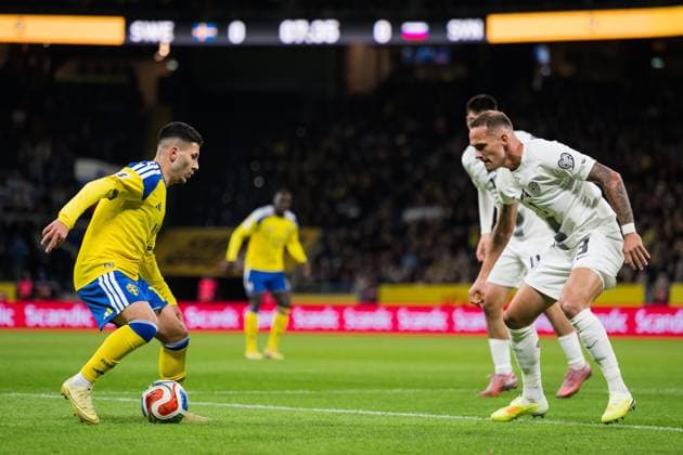 251118 Roony Bardghji of Sweden and Jure Balkovec of Slovenia during the FIFA World Cup, WM, Weltmeisterschaft, Fussball Qualifier football match between Sweden and Slovenia on November 18, 2025 in Stockholm. Photo: Jesper Zerman BILDBYRAN kod JZ JM0752 bbeng fotboll football soccer fotball vm-kval fifa world cup qualifier sverige sweden sverige a slovenien slovenia Copyright: JESPERxZERMAN BB251118JZ029