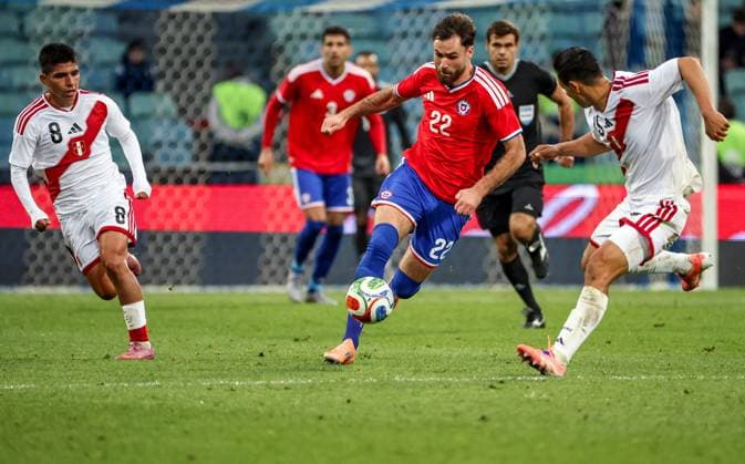 RUSSIA, SOCHI - NOVEMBER 18, 2025: Peru s Piero Quispe, Chile s Ben Brereton Diaz, and Peru s Renzo Garces (L-R) are in action in a friendly football match between the Chilean and the Peruvian men s national football teams at Fisht Stadium International Football Friendly: Chile 2 - 1 Peru  - ZUMAt113 20251118_zaa_t113_679 Copyright: xDmitryxFeoktistovx
