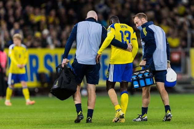 251118 Ken Sema of Sweden leaves the pitch during the FIFA World Cup, WM, Weltmeisterschaft, Fussball Qualifier football match between Sweden and Slovenia on November 18, 2025 in Stockholm. Photo: Tobias Sterner BILDBYRAN COP 254 JM0752 bbeng fotboll football soccer fotball vm-kval fifa world cup qualifier sverige sweden sverige a slovenien slovenia skada depp Copyright: TOBIASxSTERNER BB251118TS014
