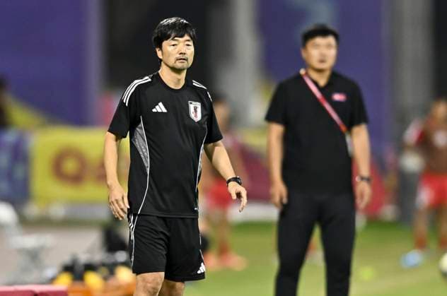 Korea DPR v Japan : Round of 16- FIFA U-17 World Cup Qatar 2025 Nozomi Hiroyama head coach of Japan during the FIFA U-17 World Cup Qatar 2025 Round of 16 match between Korea DPR and Japan in Doha, Qatar, on November 18, 2025. DOHA Qatar Copyright: xNOUSHADxTHEKKAYILx