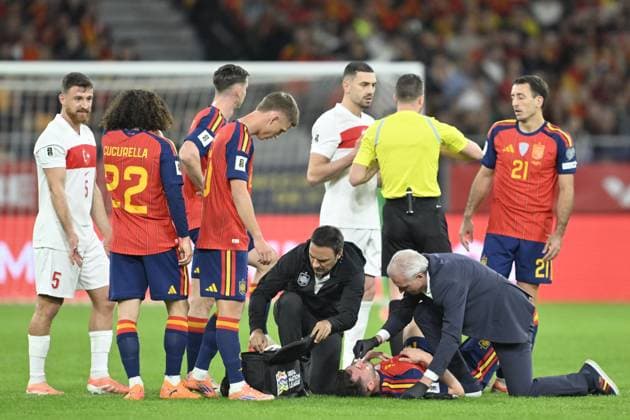 Spain v Turkiye - FIFA World Cup, WM, Weltmeisterschaft, Fussball 2026 Qualifier SEVILLE, SPAIN - NOVEMBER 18: Merih Demiral of Turkiye objects to the referee during the FIFA World Cup 2026 qualifier football match between Spain and Turkiye at Estadio de La Cartuja in Seville, Spain on November 18, 2025. Burak Akbulut Anadolu Seville Spain. Editorial use only. Please get in touch for any other usage.  Copyright: x2025xAnadoluxBurakxAkbulutx