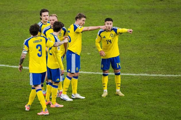 251118 Mattias Svanberg, Isac Lidberg, Carl Starfelt and Roony Bardghji of Sweden during the FIFA World Cup, WM, Weltmeisterschaft, Fussball Qualifier football match between Sweden and Slovenia on November 18, 2025 in Stockholm. Photo: Carl Sandin BILDBYRAN kod CS JM0752 bbeng fotboll football soccer fotball vm-kval fifa world cup qualifier sverige sweden sverige a slovenien slovenia Copyright: CARLxSANDIN BB251118CS009