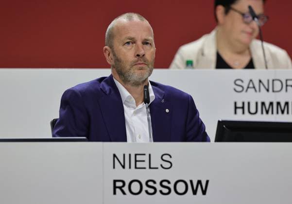 18.11.2025 - Fussball - Saison 2025 2026 - 2. Fussball - Bundesliga - Mitgliederversammlung Jahreshauptversammlung JHV 2025 - Sportfoto Zink DaMa - xdaxmax - Niels Rossow ( Vorstand Strategie & Marketing 1. FC Nürnberg FCN ) nachdenklich