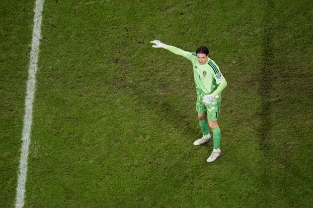 251118 Goalkeeper Jacob Widell Zetterström of Sweden during the FIFA World Cup, WM, Weltmeisterschaft, Fussball Qualifier football match between Sweden and Slovenia on November 18, 2025 in Stockholm. Photo: Carl Sandin BILDBYRAN kod CS JM0752 bbeng fotboll football soccer fotball vm-kval fifa world cup qualifier sverige sweden sverige a slovenien slovenia Copyright: CARLxSANDIN BB251118CS011