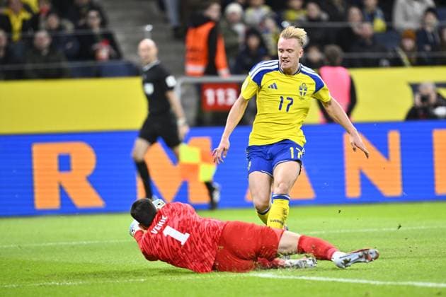 STOCKHOLM, SWEDEN 20251118 Sweden s Isac Lidberg shoots on goal but Slovenia s goalkeeper Igor VekiÄ‡ saves during Tuesday s World Cup qualifying match in Group B between Sweden and Slovenia at Strawberry arena, Stockholm, Sweden 18 November 2025. STOCKHOLM SWEDEN x10050x