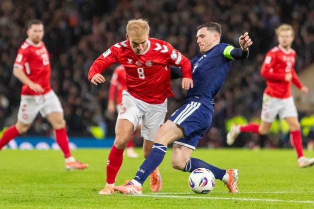 Scotland v Denmark 2026 FIFA World Cup, WM, Weltmeisterschaft, Fussball Qualifier 18 11 2025. Group C PENALTY! Gustav Isaksen of Denmark national team, Nationalteam goes down under the challenge from Andy Robertson of Scotland National Team on the edge of the box during the 2026 FIFA World Cup Qualifier match between Scotland and Denmark at Hampden Park, Glasgow, United Kingdom on 18 November 2025. Hampden Park The National Stadium Glasgow Scotland Editorial use only , Copyright: xColinxPoultneyx PSI-23224-0006