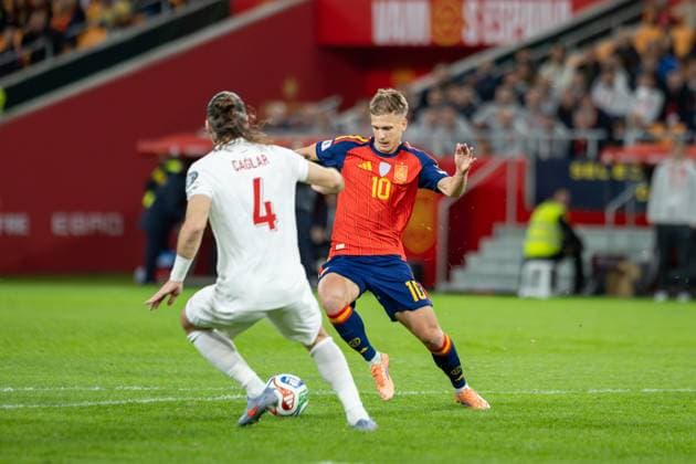 Spain v Turkiye - FIFA World Cup, WM, Weltmeisterschaft, Fussball 2026 Qualifier SEVILLE, SPAIN - NOVEMBER 18: Daniel Olmo Carvajal of Spain and FC Barcelona, Barca competes for the ball with Caglar Soyuncu of Turkye during to the FIFA World Cup 2026 qualifier match between Spain and Turkiye at Estadio de La Cartuja on November 18, 2025 in Seville, Spain. (Photos by Gabriel Colchero Photo Players Images Magara Press) Sevilla Estadio de la Cartuja Sevilla Spain Copyright: xGabrielxColcherox