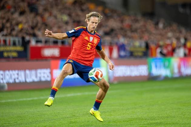 Spain v Turkiye - FIFA World Cup, WM, Weltmeisterschaft, Fussball 2026 Qualifier SEVILLE, SPAIN - NOVEMBER 18: Marcos Llorente Moreno of Spain and Atletico de Madrid controls the ball during to the FIFA World Cup 2026 qualifier match between Spain and Turkiye at Estadio de La Cartuja on November 18, 2025 in Seville, Spain. (Photos by Gabriel Colchero Photo Players Images Magara Press) Sevilla Estadio de la Cartuja Sevilla Spain Copyright: xGabrielxColcherox
