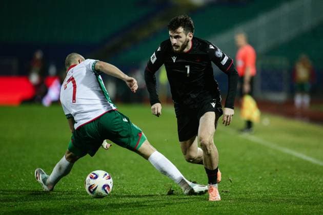 Georgia s Khvicha Khvaratskhelia in action against Bulgaria s Georgi Rusev during the FIFA World Cup, WM, Weltmeisterschaft, Fussball qualifiers game between Bulgaria and Georgia - Vasil Levski stadium in Sofia, Bulgaria on November 18, 2025  Copyright: xIvanxSxIvanov IPAxSportx xipa-agency.netx xx IPA_68101207 IPA_Agency_IPA68101207