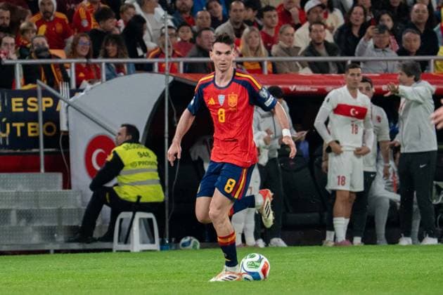 Fabian Ruiz (Spain N8) with the ball during the UEFA World Cup Qualifiers, Group Stage Group E, match between Spain and Turkey at the Estadio de la Cartuja in Seville, Spain Copyright: xAndresxLopezxSheridanxx xSPPx Sportspressphoto_SPR63571