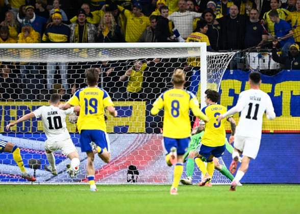 STOCKHOLM, SVERIGE 20251118 Sloveniens 10 Timi Max ElÅ¡nik gör mal 0-1 under tisdagens VM-kvalmatch i grupp B mellan Sverige och Slovenien pa Strawberry arena. STOCKHOLM SVERIGE x10050x Copyright: xPontusxLundahl TTx VM-KVAL SVERIGE-SLOVENIEN