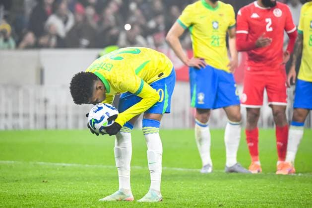 FOOTBALL: BRESIL - TUNISIE Baptiste AUTISSIER MAXPPP - Villeneuve-d Ascq 18 11 2025 Baptiste AUTISSIER Maxppp Lille ; 18 11 2025 ; Estevao lors du match Bresil vs Tunisie match preparatif pour la CAN 2025 a Lille le 18 novembre 2025. Brazil Tunisia on November 18 at the Decathlon Arena in Lille. Villeneuve-d Ascq Villeneuve-d Ascq Haut de France France  Copyright: xMAXPPPxBaptistexAUTISSIERx BAU202511182805 BAU202511182805