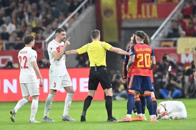 Spain v Turkiye - FIFA World Cup, WM, Weltmeisterschaft, Fussball 2026 Qualifier SEVILLE, SPAIN - NOVEMBER 18: Merih Demiral of Turkiye gets object to the referee during the FIFA World Cup 2026 qualifier football match between Spain and Turkiye at Estadio de La Cartuja in Seville, Spain on November 18, 2025. Burak Akbulut Anadolu Sevilla Spain. Editorial use only. Please get in touch for any other usage.  Copyright: x2025xAnadoluxBurakxAkbulutx