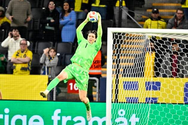 STOCKHOLM, SVERIGE 20251118 Sveriges malvakt Jacob Widell Zetterström gör en räddning under tisdagens VM-kvalmatch i grupp B mellan Sverige och Slovenien pa Strawberry arena. STOCKHOLM SVERIGE x10050x Copyright: xPontusxLundahl TTx VM-KVAL SVERIGE-SLOVENIEN