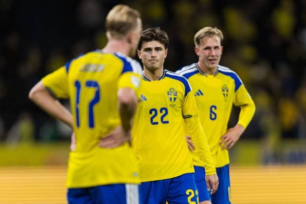 251118 Besfort Zeneli of Sweden looks dejected after the FIFA World Cup, WM, Weltmeisterschaft, Fussball Qualifier football match between Sweden and Slovenia on November 18, 2025 in Stockholm. Photo: Tobias Sterner BILDBYRAN COP 254 JM0752 bbeng fotboll football soccer fotball vm-kval fifa world cup qualifier sverige sweden sverige a slovenien slovenia depp Copyright: TOBIASxSTERNER BB251118TS034