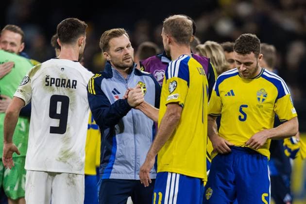 251118 Assistant coach Sebastian Larsson and Gustav Lundgren of Sweden after the FIFA World Cup, WM, Weltmeisterschaft, Fussball Qualifier football match between Sweden and Slovenia on November 18, 2025 in Stockholm. Photo: Tobias Sterner BILDBYRAN COP 254 JM0752 bbeng fotboll football soccer fotball vm-kval fifa world cup qualifier sverige sweden sverige a slovenien slovenia Copyright: TOBIASxSTERNER BB251118TS035