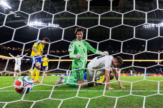 251118 Goalkeeper Jacob Widell Zetterström of Sweden looks dejected after letting in the 0-1 goal by Timi Elsnik of Slovenia during the FIFA World Cup, WM, Weltmeisterschaft, Fussball Qualifier football match between Sweden and Slovenia on November 18, 2025 in Stockholm. Photo: Joel Marklund BILDBYRAN kod JM JM0752 bbeng fotboll football soccer fotball vm-kval fifa world cup qualifier sverige sweden sverige a slovenien slovenia depp Copyright: JOELxMARKLUND BB251118JM081
